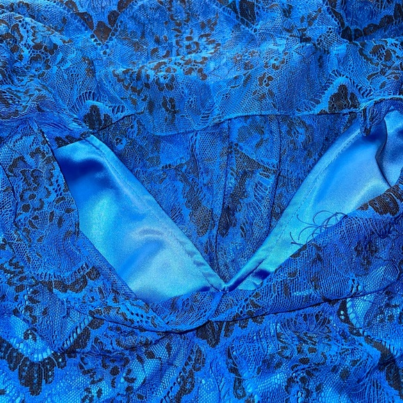 Women’s Dress - Picture 7 of 11